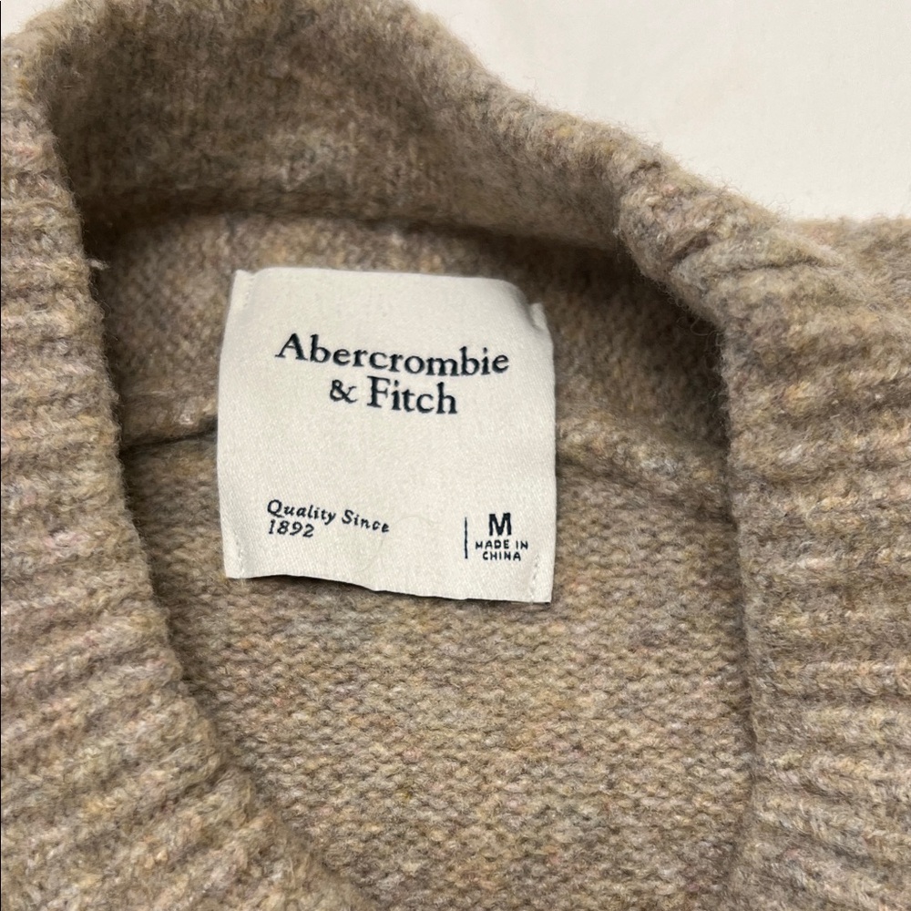 Abercrombie & Fitch Women’s Crewneck Sweater - Picture 3 of 6